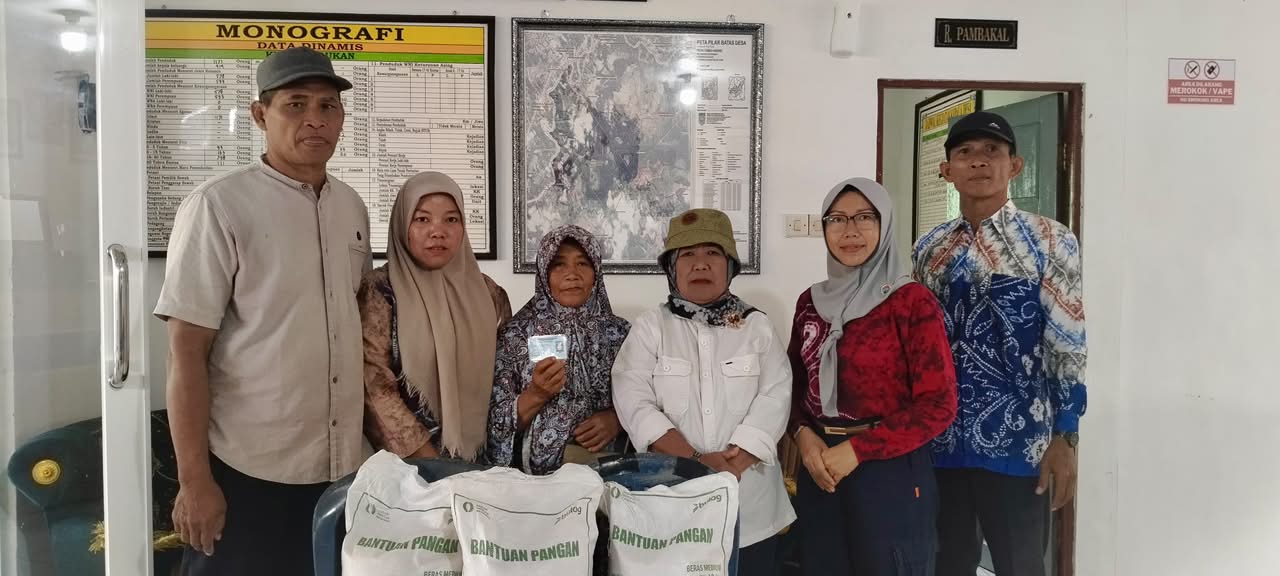 Bantuan Beras BULOG disalurkan, Pemerintah Desa Tanah Abang Pastikan Warga Menerima Bantuan